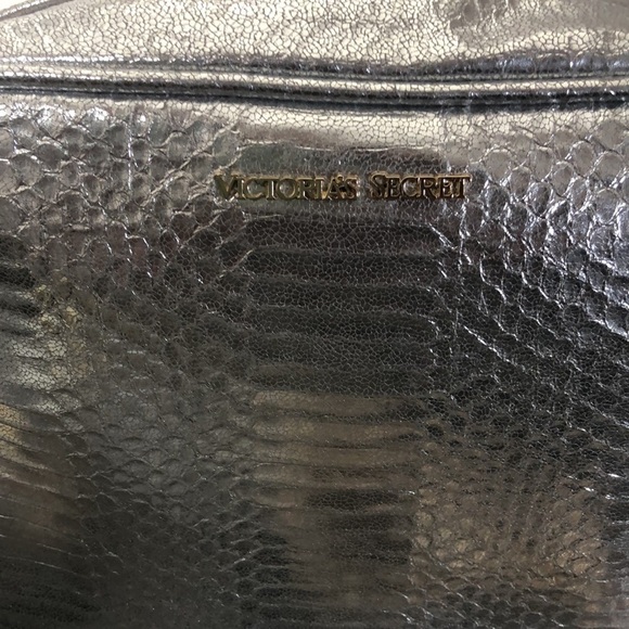 Victorias Secret gold tone chain silver crossbody bag - Picture 2 of 12